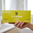 علبة Hair Daily في اليد
